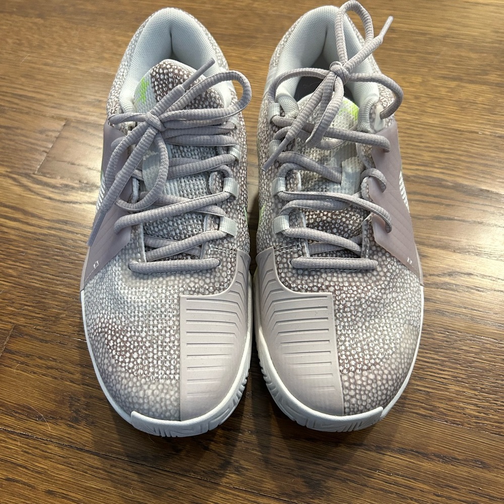 Nike Air Zoom Court Shoes. Sz 7
